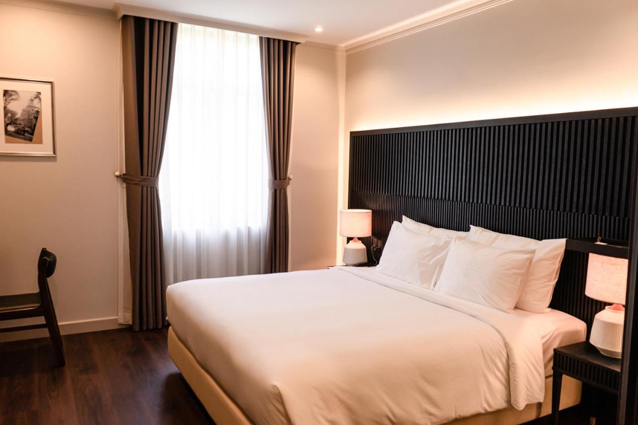 Khách sạn hẻo lánh Charmaine's & 3*